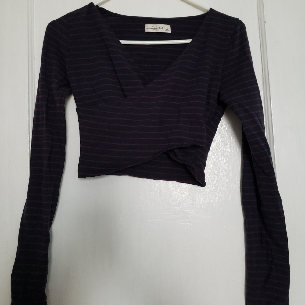 Hollister Stripped Cropped Long Sleeve